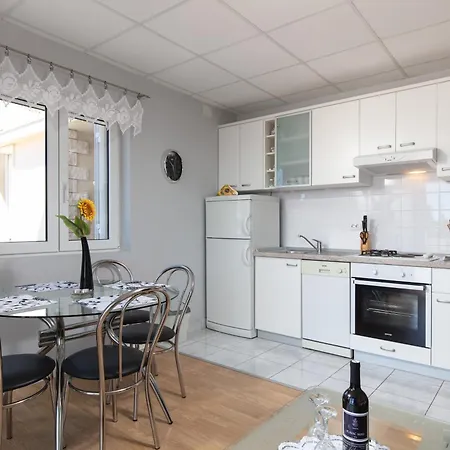 Apartment Noel S Terasom I Parkingom Sumartin