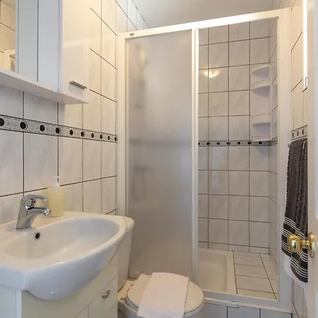 Noel S Terasom I Parkingom Apartment Sumartin