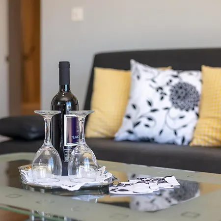 Noel S Terasom I Parkingom Apartment Sumartin