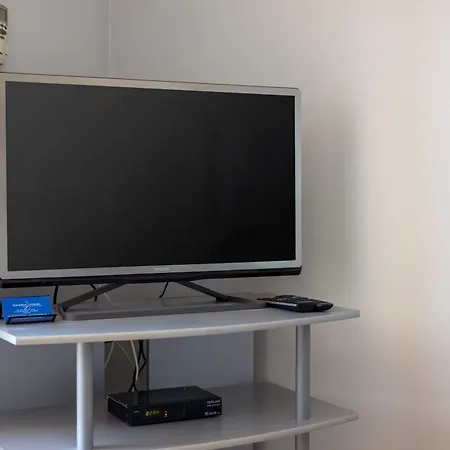 Noel S Terasom I Parkingom Sumartin